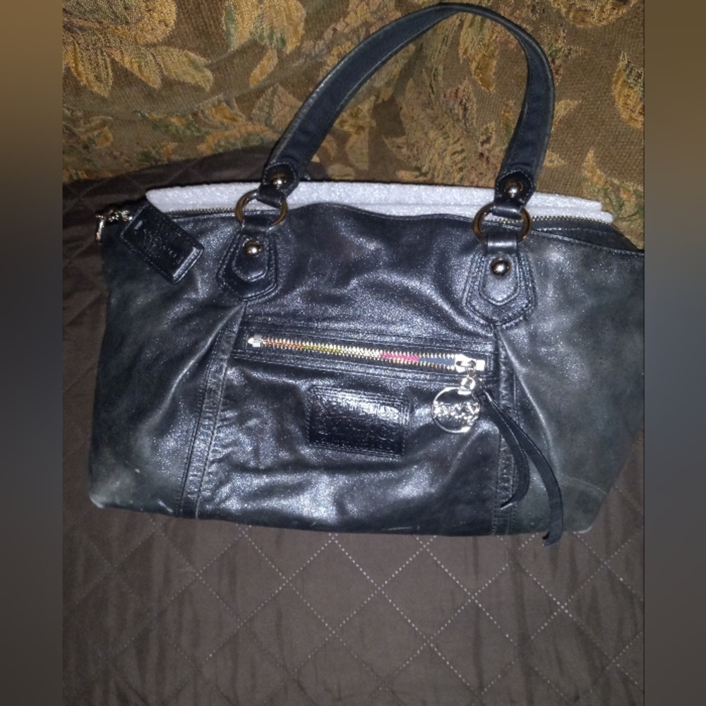 EUC Coach Poppy pebbled leather purse